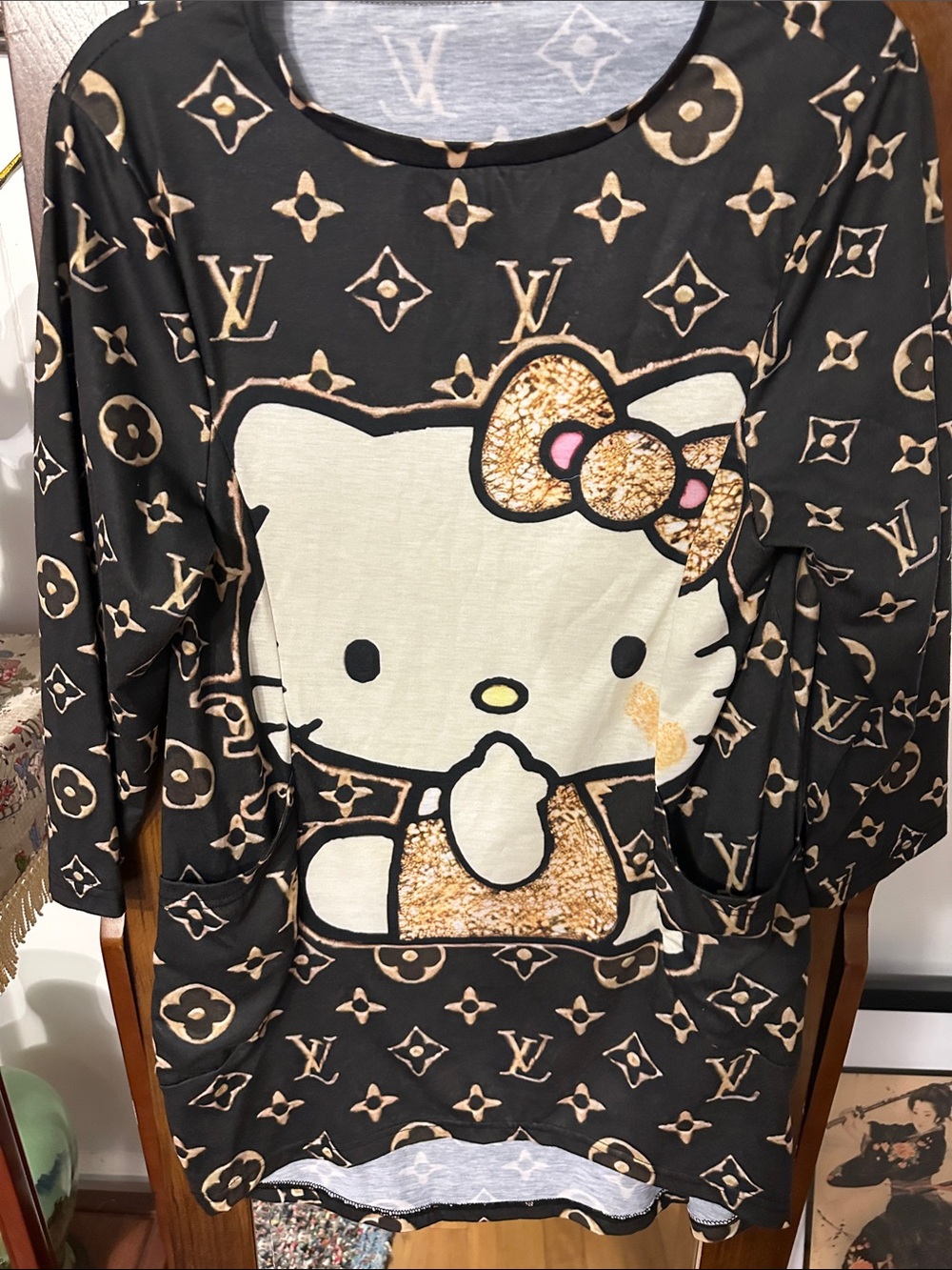 Absolutely adorable oversized Long Sleeve Tee in Black and Gold